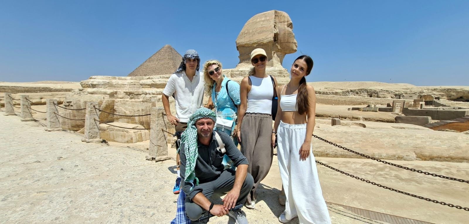 Bashayer Travel guests with their guide at the Great Sphinx and Pyramids of Giza